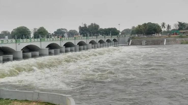 कावेरी जल विवाद पर सुप्रीम कोर्ट सख्त, कर्नाटक को तमिलनाडु के लिए पानी छोड़ने का निर्देश कावेरी जल विवाद पर सुप्रीम कोर्ट सख्त, कर्नाटक को तमिलनाडु के लिए पानी छोड़ने का निर्देश