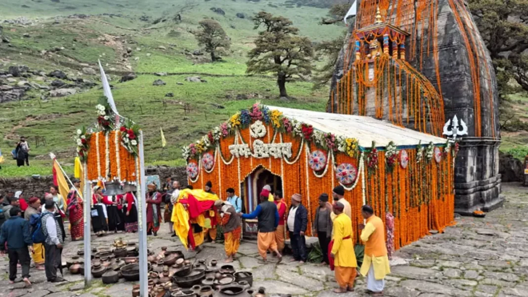 द्वितीय केदार मद्महेश्वर की यात्रा आज से फिर शुरू, ट्रॉली संचालन का समय बदला द्वितीय केदार मद्महेश्वर की यात्रा आज से फिर शुरू, ट्रॉली संचालन का समय बदला