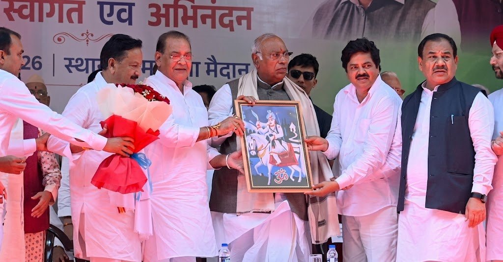 हल्द्वानी से होगा कांग्रेस की विजय का शंखनाद: खड़गे हल्द्वानी से होगा कांग्रेस की विजय का शंखनाद: खड़गे