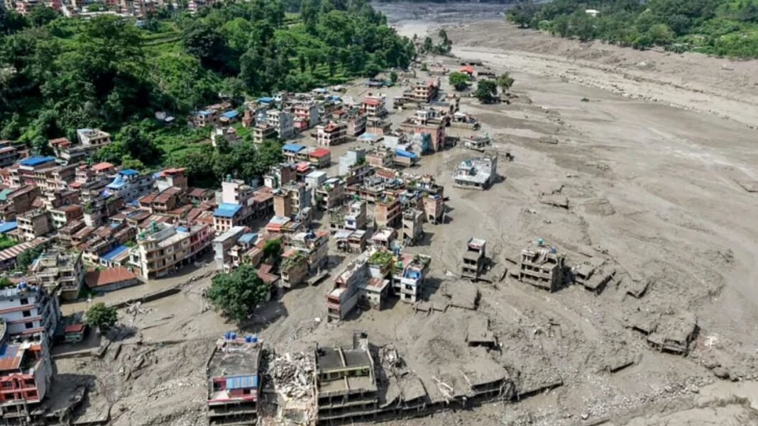 नेपाल में भीषण बाढ़ से तबाही, 160 से ज्यादा मौतें; 844 लोग लापता, 133 भारतीय भी शामिल नेपाल में भीषण बाढ़ से तबाही, 160 से ज्यादा मौतें; 844 लोग लापता, 133 भारतीय भी शामिल