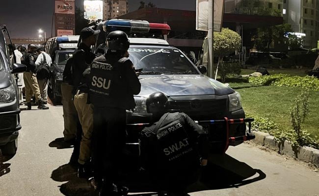 पाकिस्तान में अज्ञात हमलावरों की गोलीबारी, ASI समेत दो पुलिसकर्मियों की मौत पाकिस्तान में अज्ञात हमलावरों की गोलीबारी, ASI समेत दो पुलिसकर्मियों की मौत