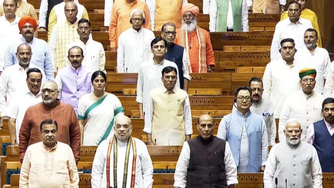 वंदे मातरम के पूर्ण गान के बाद लोकसभा अनिश्चितकाल के लिए स्थगित वंदे मातरम के पूर्ण गान के बाद लोकसभा अनिश्चितकाल के लिए स्थगित