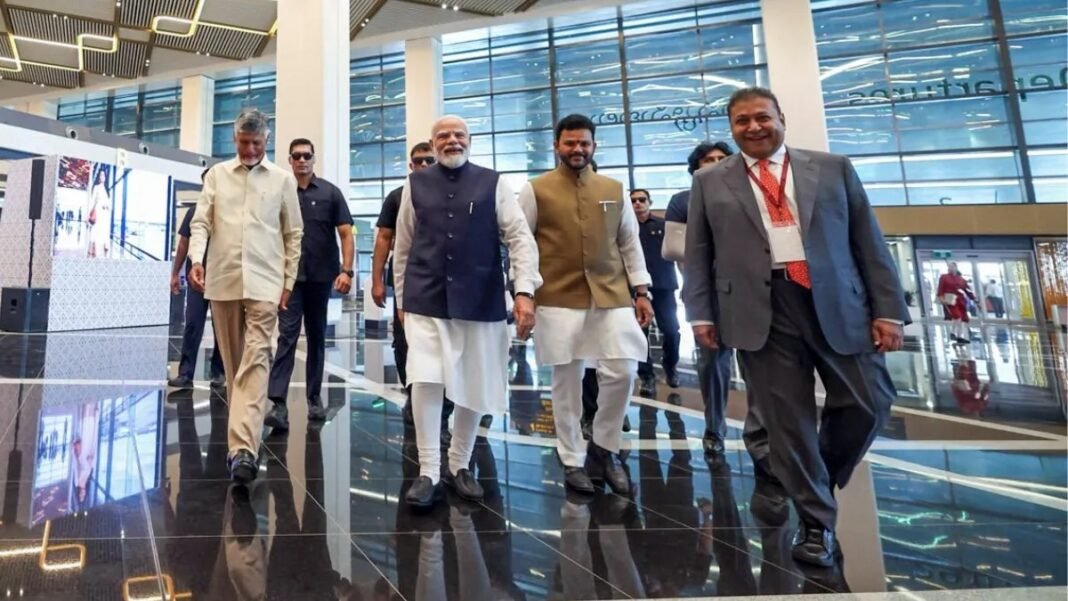 आंध्र प्रदेश को मिला नया अंतरराष्ट्रीय हवाई अड्डा, पीएम मोदी ने किया भोगापुरम एयरपोर्ट का उद्घाटन आंध्र प्रदेश को मिला नया अंतरराष्ट्रीय हवाई अड्डा, पीएम मोदी ने किया भोगापुरम एयरपोर्ट का उद्घाटन