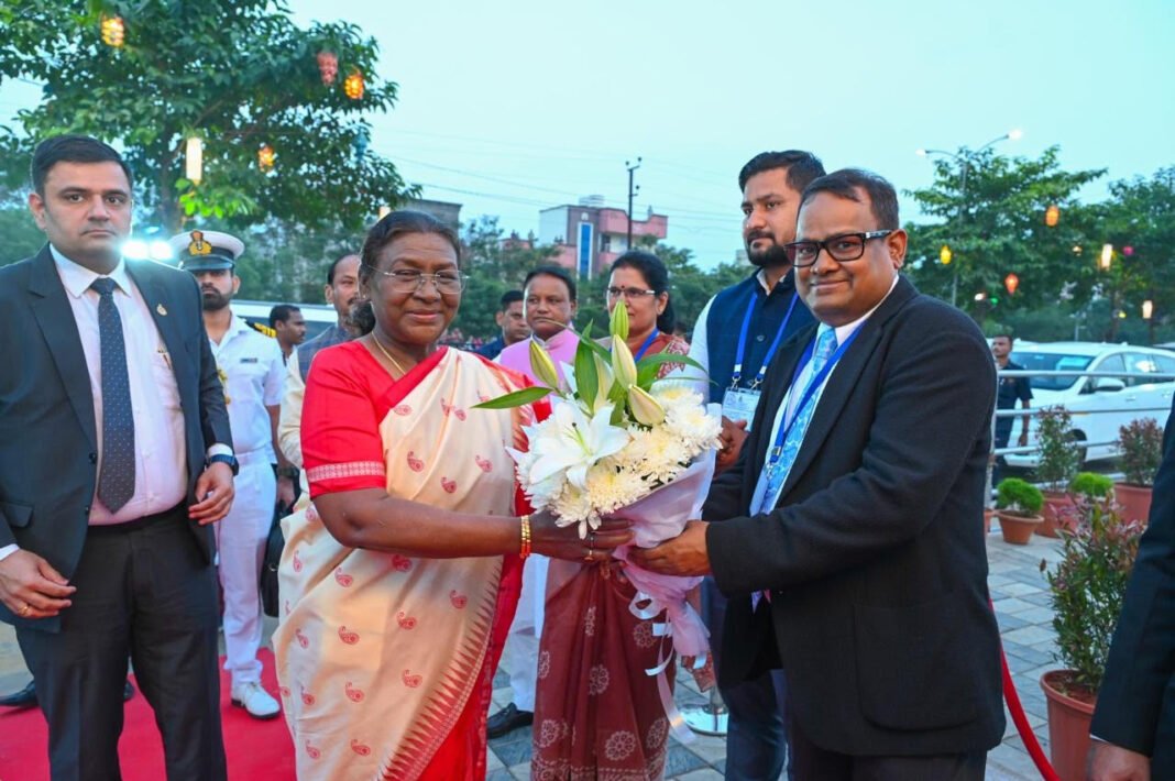 राष्ट्रपति द्रौपदी मुर्मू करेंगी गोपबंधु दास की प्रतिमा का अनावरण, दिल्ली में होगा कार्यक्रम राष्ट्रपति द्रौपदी मुर्मू करेंगी गोपबंधु दास की प्रतिमा का अनावरण, दिल्ली में होगा कार्यक्रम