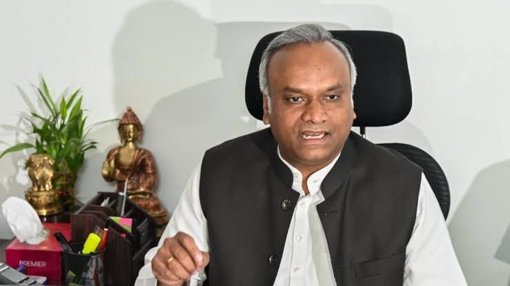 जेल में प्रज्वल रेवन्ना के पास फोन मिलने पर सख्ती, प्रियांक खरगे बोले- दोषी अधिकारियों पर होगी कार्रवाई जेल में प्रज्वल रेवन्ना के पास फोन मिलने पर सख्ती, प्रियांक खरगे बोले- दोषी अधिकारियों पर होगी कार्रवाई