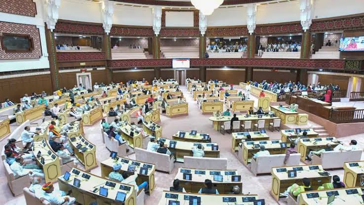 राजस्थान विधानसभा में यूसीसी विधेयक पेश, विवाह से लेकर लिव-इन संबंधों तक के लिए होंगे समान प्रावधान राजस्थान विधानसभा में यूसीसी विधेयक पेश, विवाह से लेकर लिव-इन संबंधों तक के लिए होंगे समान प्रावधान