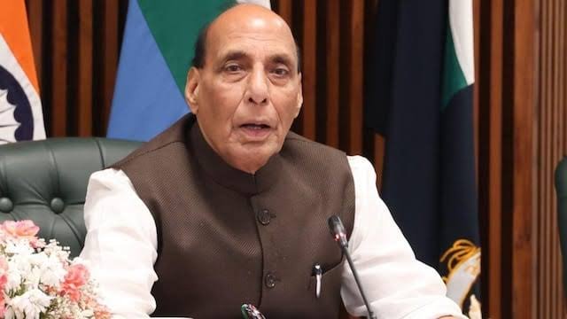 सेना और फिल्म उद्योग का बढ़ता समन्वय राष्ट्रहित में सकारात्मक: राजनाथ सिंह सेना और फिल्म उद्योग का बढ़ता समन्वय राष्ट्रहित में सकारात्मक: राजनाथ सिंह