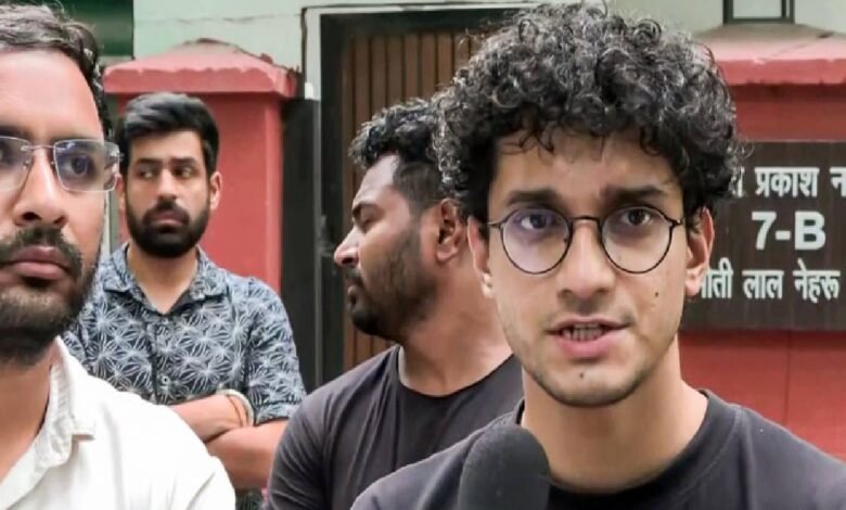 सौरव दास का आरोप—परिवार को डराने घर पहुंची पुलिस, बोले- ‘मैं डरने वाला नहीं’ सौरव दास का आरोप—परिवार को डराने घर पहुंची पुलिस, बोले- ‘मैं डरने वाला नहीं’