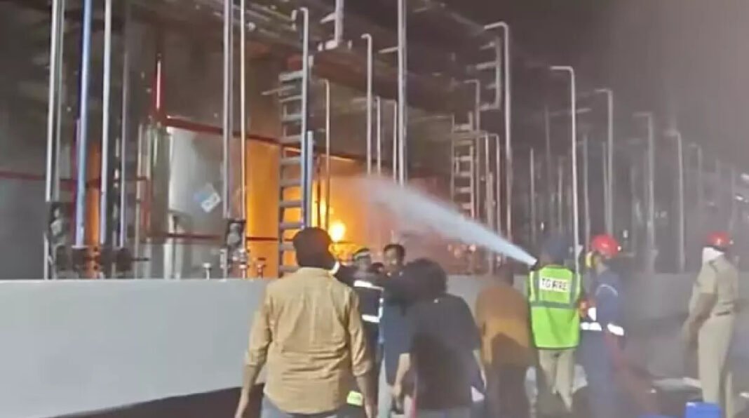 फार्मा यूनिट में रिएक्टर फटने से दो कर्मचारियों की मौत, नौ घायल फार्मा यूनिट में रिएक्टर फटने से दो कर्मचारियों की मौत, नौ घायल