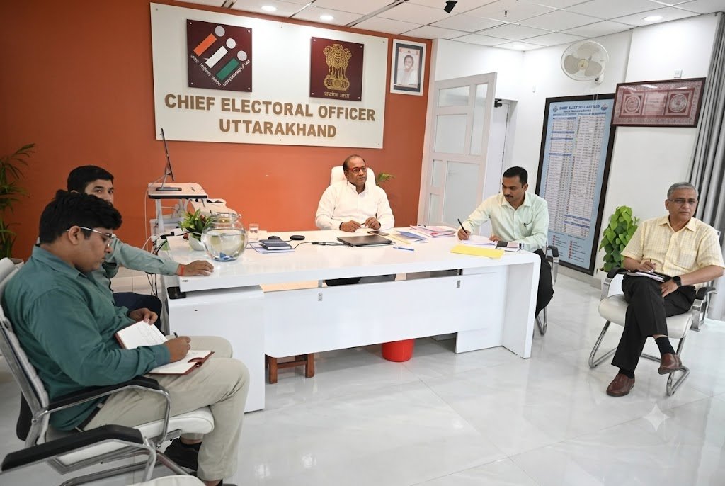 आपदा में दस्तावेज खोने वालों का वोटिंग अधिकार रहेगा सुरक्षित, उत्तराखंड में मतदाता सूची अपडेट को लेकर राहत आपदा में दस्तावेज खोने वालों का वोटिंग अधिकार रहेगा सुरक्षित, उत्तराखंड में मतदाता सूची अपडेट को लेकर राहत