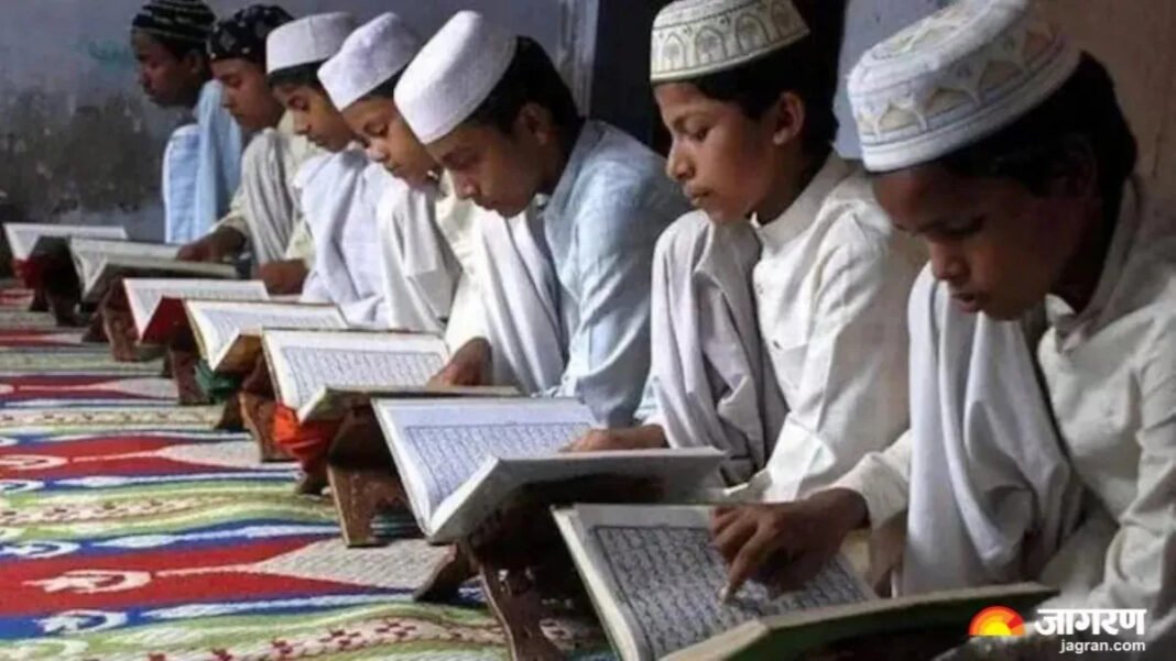 उत्तराखंड में 200 से अधिक मदरसों ने मान्यता के लिए नहीं किया आवेदन, बंद होने का मंडराया खतरा उत्तराखंड में 200 से अधिक मदरसों ने मान्यता के लिए नहीं किया आवेदन, बंद होने का मंडराया खतरा
