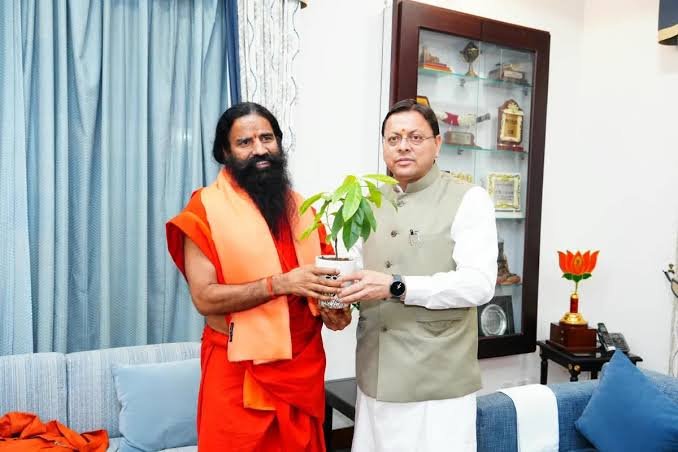 सीएम धामी और बाबा रामदेव की मुलाकात, उत्तराखंड में वेलनेस टूरिज्म को बढ़ावा देने पर मंथन सीएम धामी और बाबा रामदेव की मुलाकात, उत्तराखंड में वेलनेस टूरिज्म को बढ़ावा देने पर मंथन