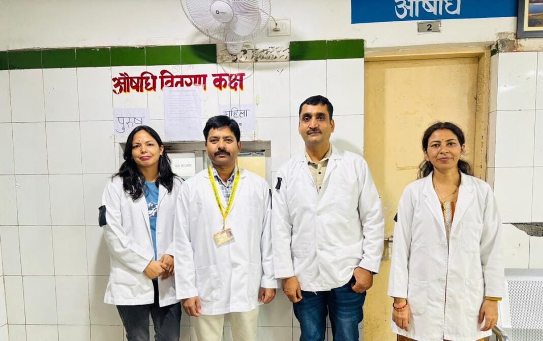 अल्मोड़ा में फार्मासिस्टों का विरोध जारी, काली पट्टी बांधकर जताया आक्रोश अल्मोड़ा में फार्मासिस्टों का विरोध जारी, काली पट्टी बांधकर जताया आक्रोश