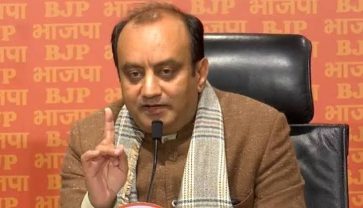 राम मंदिर ट्रस्ट के CEO पर अल्वी की टिप्पणी से भड़की भाजपा, कांग्रेस पर साधा निशाना राम मंदिर ट्रस्ट के CEO पर अल्वी की टिप्पणी से भड़की भाजपा, कांग्रेस पर साधा निशाना