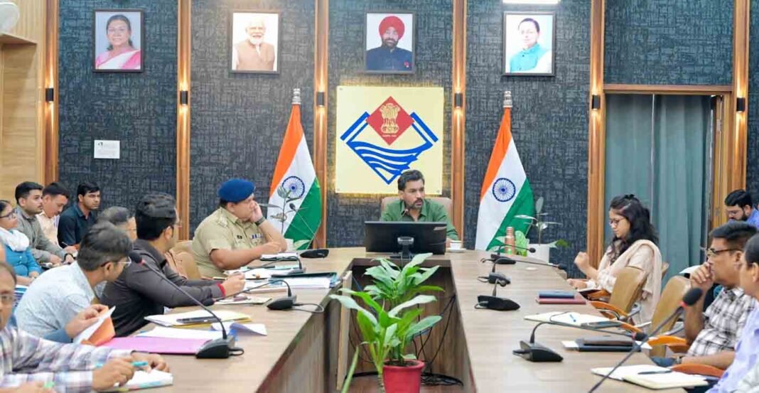 छह महीने तक लंबित शिकायतों पर सख्त हुए देहरादून डीएम, दो दिन में मांगी रिपोर्ट छह महीने तक लंबित शिकायतों पर सख्त हुए देहरादून डीएम, दो दिन में मांगी रिपोर्ट