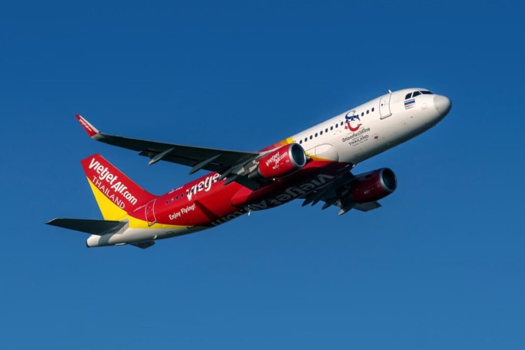 इंजन में तकनीकी खराबी के बाद चेन्नई में उतरी वियतजेट की फ्लाइट, 143 यात्री सुरक्षित इंजन में तकनीकी खराबी के बाद चेन्नई में उतरी वियतजेट की फ्लाइट, 143 यात्री सुरक्षित
