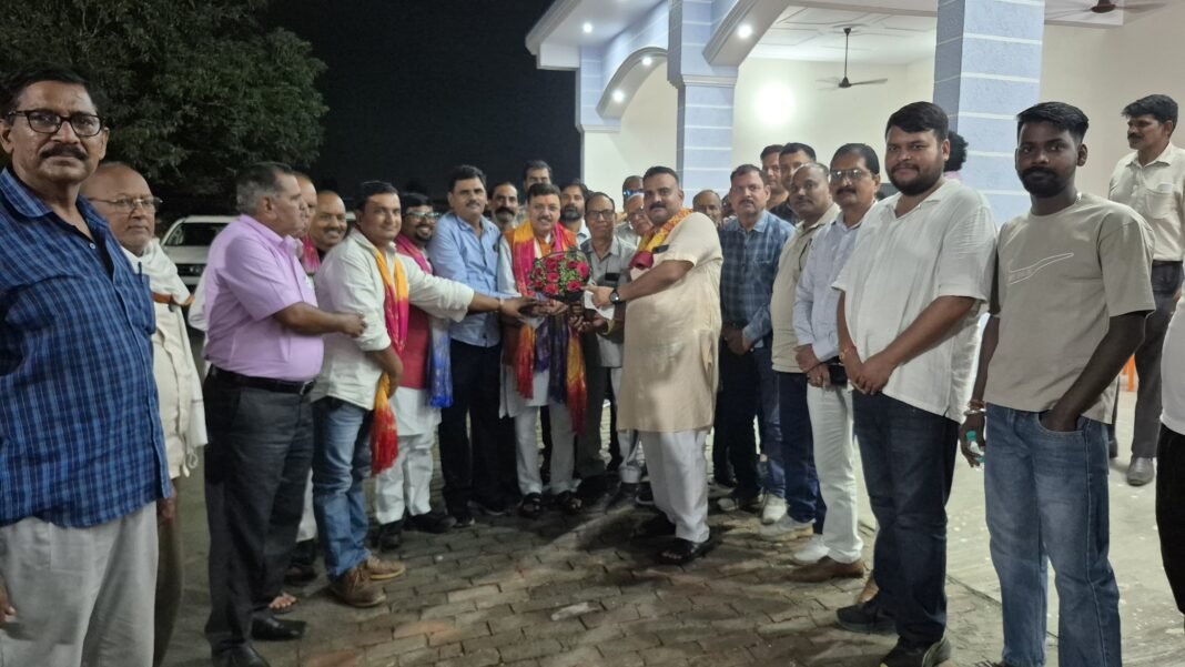 प्रदेश प्रवक्ता बनने पर पूर्व विधायक शुक्ला का भगवानपुर में जोरदार स्वागत प्रदेश प्रवक्ता बनने पर पूर्व विधायक शुक्ला का भगवानपुर में जोरदार स्वागत