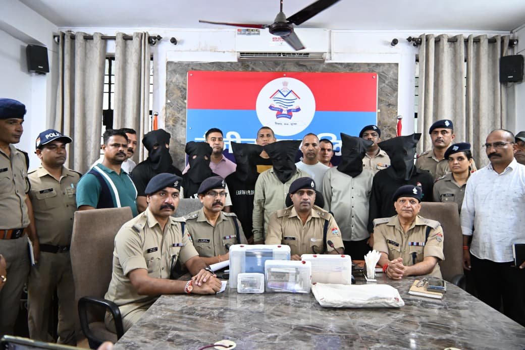 म्यूल खातों से क्रिप्टो तक फैला साइबर जाल, नैनीताल पुलिस ने दबोचा कथित इंटरनेशनल सिंडिकेट म्यूल खातों से क्रिप्टो तक फैला साइबर जाल, नैनीताल पुलिस ने दबोचा कथित इंटरनेशनल सिंडिकेट