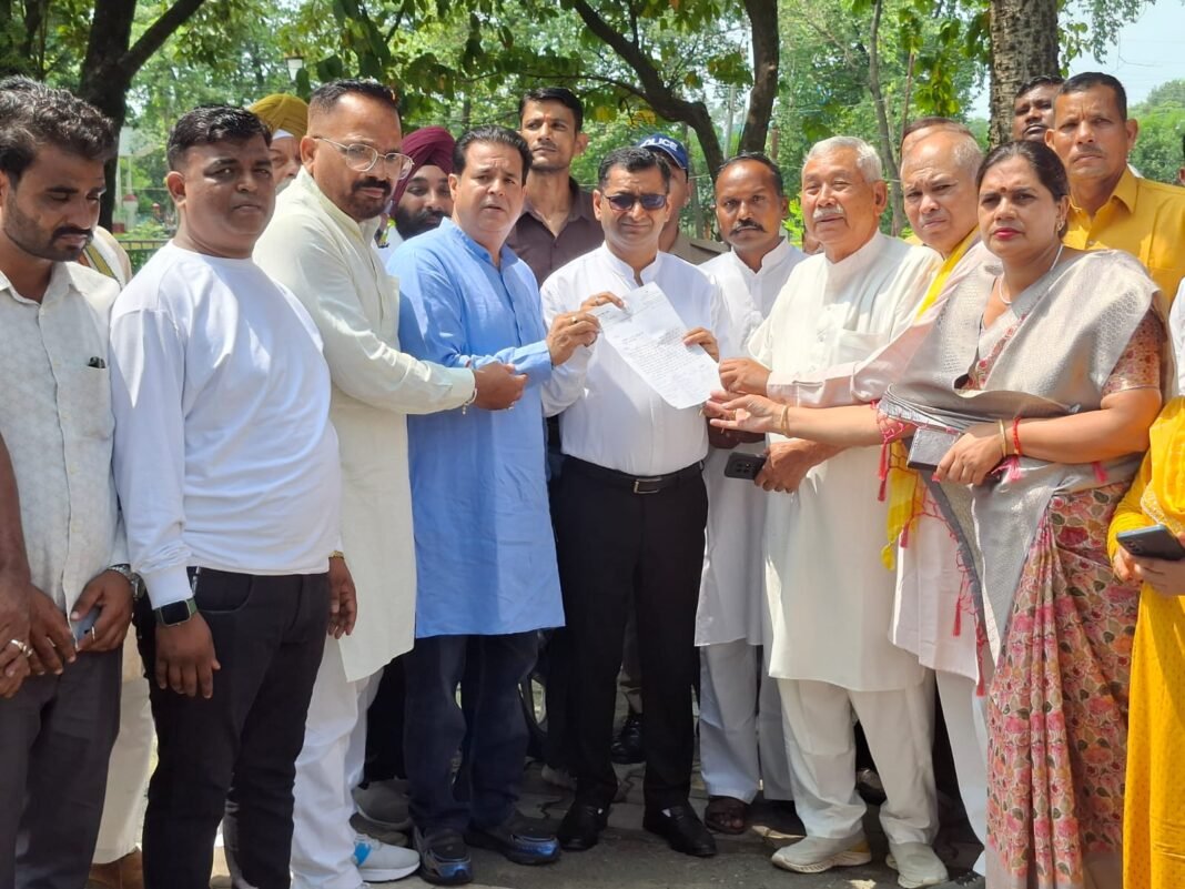 संक्रमण बीमारी से बच्चों की मौत,भडका बुक्सा समाज, एमपी के स्वास्थ्य मंत्री को हटाने संक्रमण बीमारी से बच्चों की मौत,भडका बुक्सा समाज, एमपी के स्वास्थ्य मंत्री को हटाने