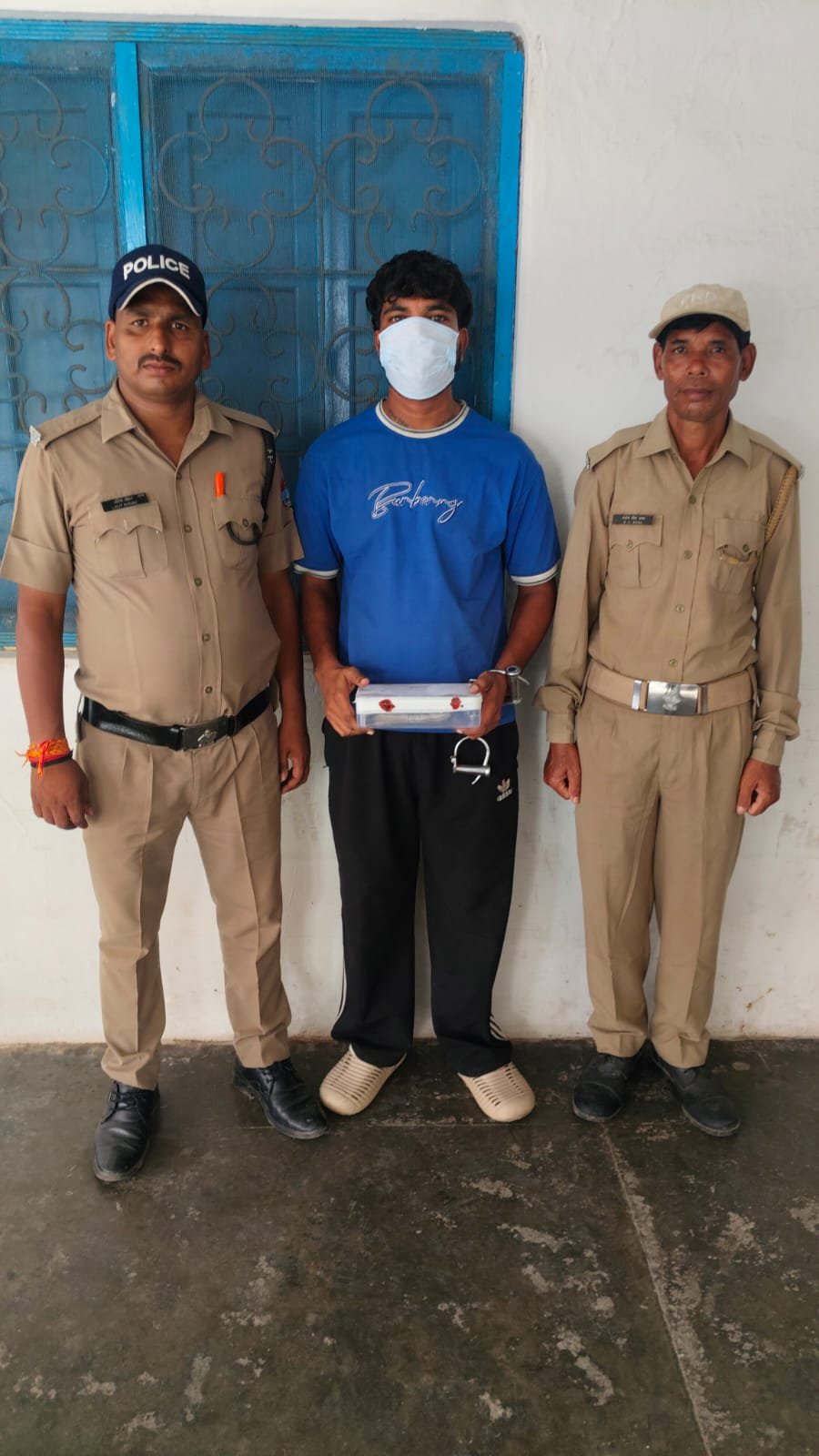 12.60 लाख की डकैती में फरार जग्गा गिरफ्तार लूटी रकम में से 60 हजार बरामद,अब तक 4.30 लाख रुपये बरामद कर चुकी पुलिस 12.60 लाख की डकैती में फरार जग्गा गिरफ्तार लूटी रकम में से 60 हजार बरामद,अब तक 4.30 लाख रुपये बरामद कर चुकी पुलिस