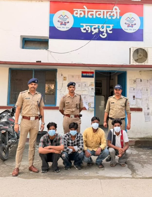 पुलिस ने नाबालिक लड़के के साथ मारपीट व जान से मारने की धमकी देने में चार आरोपी गिरफ्तार,अभी कई और भी पुलिस की रडार पर पुलिस ने नाबालिक लड़के के साथ मारपीट व जान से मारने की धमकी देने में चार आरोपी गिरफ्तार,अभी कई और भी पुलिस की रडार पर