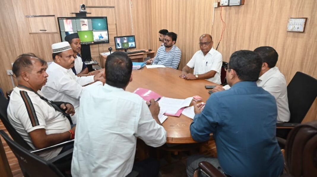 फोटोयुक्त विधानसभा निर्वाचक नामावलियों के विशेष गहन पुनरीक्षण को लेकर बैठक आयोजित फोटोयुक्त विधानसभा निर्वाचक नामावलियों के विशेष गहन पुनरीक्षण को लेकर बैठक आयोजित