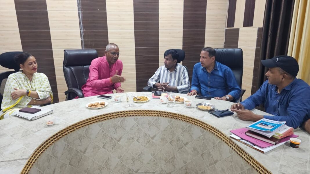 दिसंबर तक हर हाल में पूरे हों नहर कवरिंग समेत सभी विकास कार्य दिसंबर तक हर हाल में पूरे हों नहर कवरिंग समेत सभी विकास कार्य