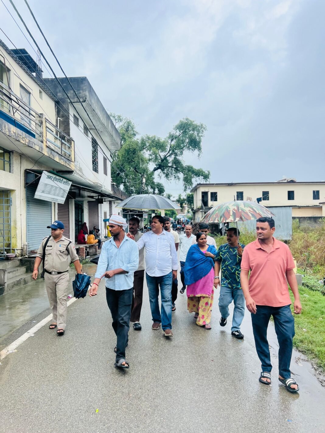 बारिश के बीच महापौर ने तीन पानी डैम और कल्याणी नदी क्षेत्र का किया निरीक्षण बारिश के बीच महापौर ने तीन पानी डैम और कल्याणी नदी क्षेत्र का किया निरीक्षण