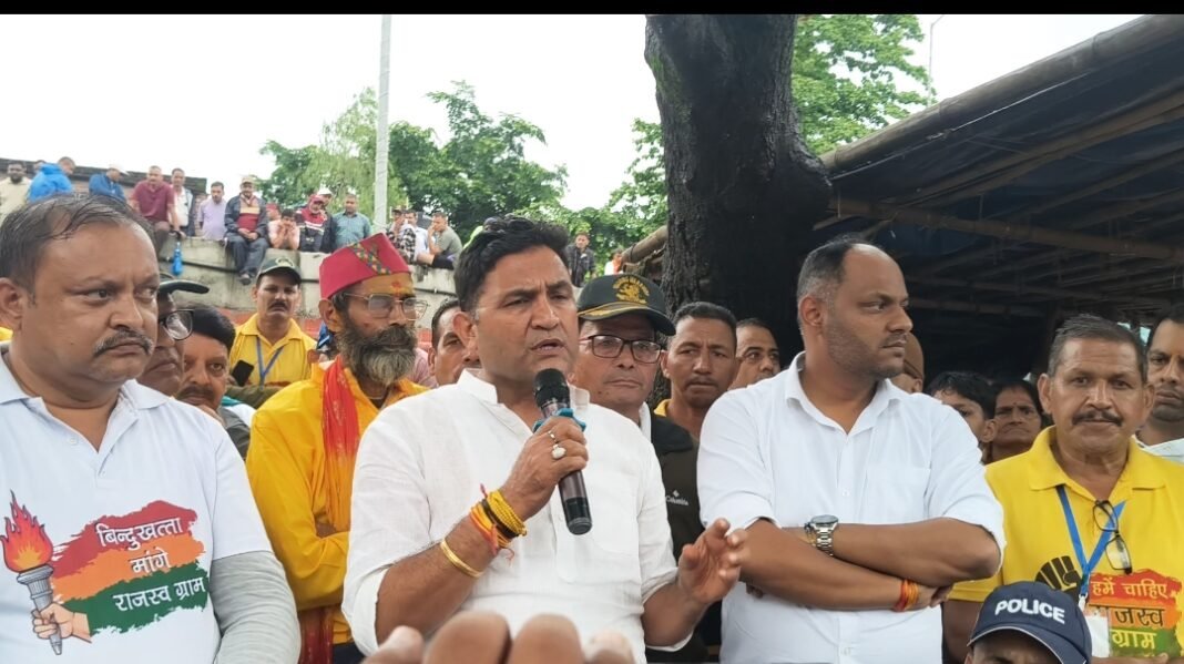 बिंदुखत्ता राजस्व गांव मांग: हजारों ग्रामीणों की रैली, 4 अक्टूबर तक का अल्टीमेटम भारी बारिश में भी नहीं रुके ग्रामीणों के कदम, बिंदुखत्ता राजस्व गांव मांग: हजारों ग्रामीणों की रैली, 4 अक्टूबर तक का अल्टीमेटम भारी बारिश में भी नहीं रुके ग्रामीणों के कदम,