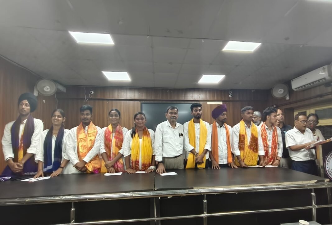 रुद्रपुर के एसबीएस डिग्री कॉलेज छात्र संघ चुनाव में निर्दलीय गौरव की जीत दर्ज रुद्रपुर के एसबीएस डिग्री कॉलेज छात्र संघ चुनाव में निर्दलीय गौरव की जीत दर्ज