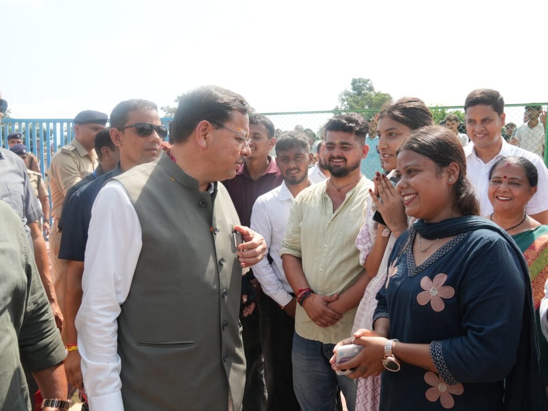 मुख्यमंत्री ने लोगों की सुनीं जनसमस्याएं,अधिकारियों को दिए तत्काल समाधान के निर्देश मुख्यमंत्री ने लोगों की सुनीं जनसमस्याएं,अधिकारियों को दिए तत्काल समाधान के निर्देश