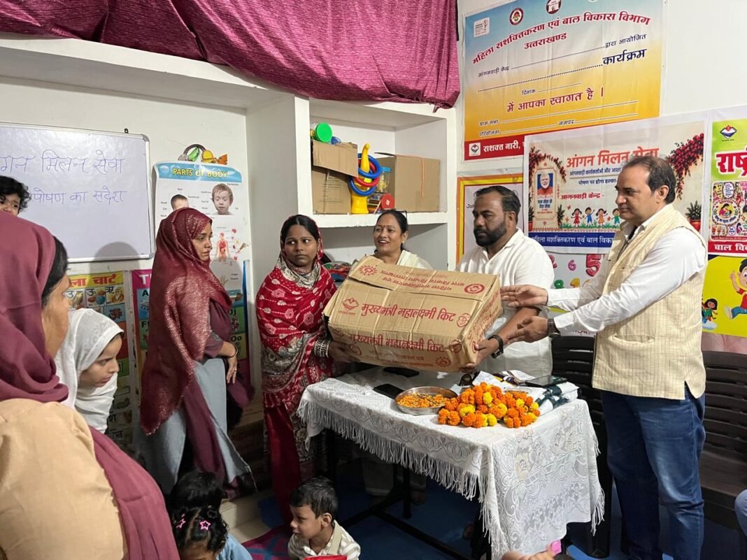 आंगनबाड़ी केंद्रों में जुटीं महिलाएं, योजनाओं की दी जानकारी आंगनबाड़ी केंद्रों में जुटीं महिलाएं, योजनाओं की दी जानकारी