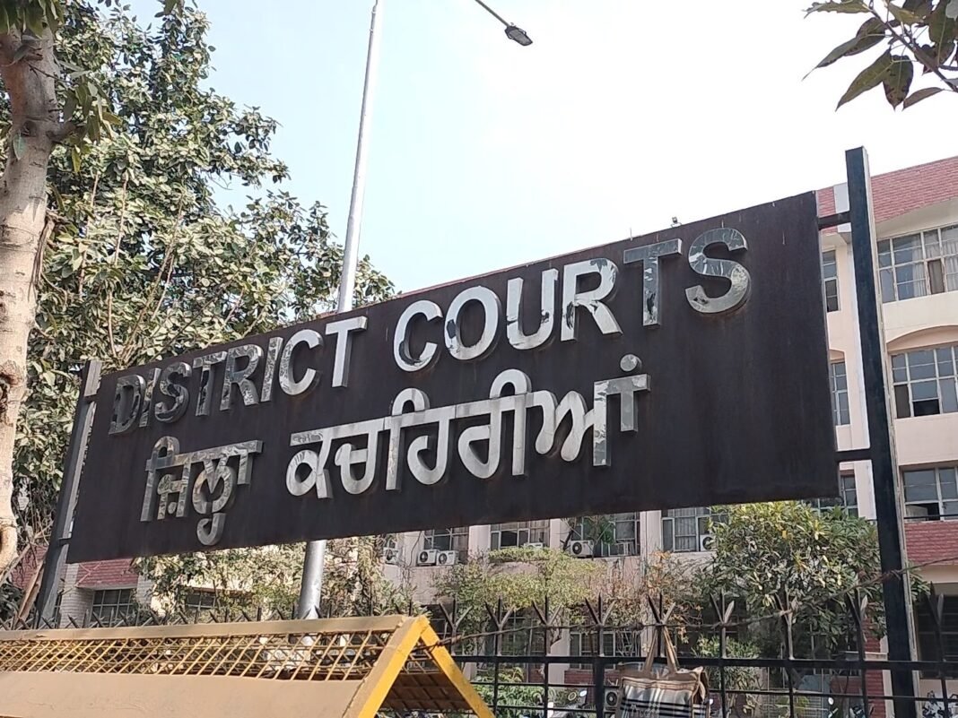 बठिंडा में कोर्ट और जिला परिषद कार्यालय को बम से उड़ाने की धमकी, ईमेल से मचा हड़कंप बठिंडा में कोर्ट और जिला परिषद कार्यालय को बम से उड़ाने की धमकी, ईमेल से मचा हड़कंप