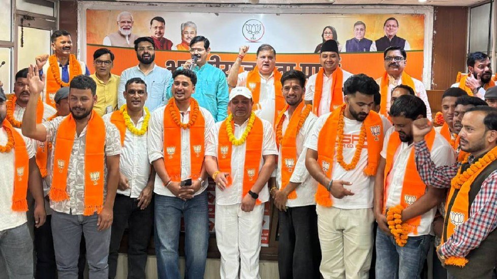 चंपावत में भाजपा का कुनबा बढ़ा, नगर पंचायत अध्यक्ष समेत 31 जनप्रतिनिधि और कार्यकर्ता पार्टी में शामिल चंपावत में भाजपा का कुनबा बढ़ा, नगर पंचायत अध्यक्ष समेत 31 जनप्रतिनिधि और कार्यकर्ता पार्टी में शामिल