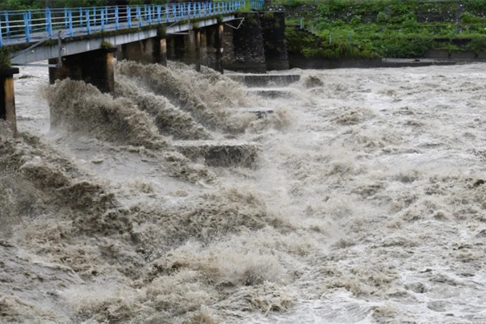 अंतिम संस्कार के बीच उफनी गौला ने दो चिताएं शव समेत बहाईं अंतिम संस्कार के बीच उफनी गौला ने दो चिताएं शव समेत बहाईं