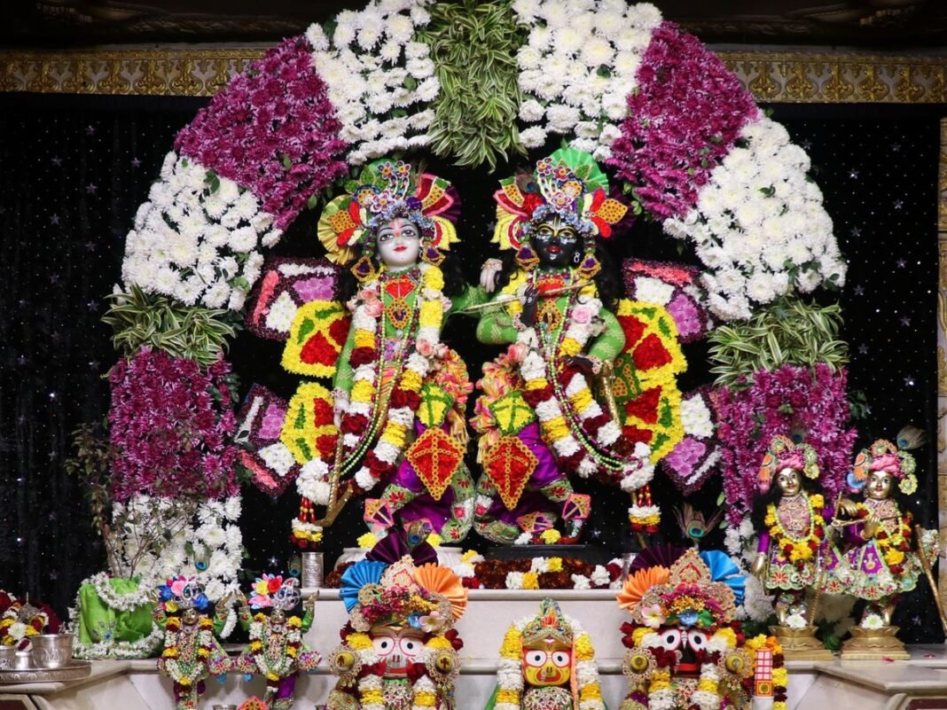 इजरायल से बांग्लादेश तक गूंजे ‘हरे कृष्ण’ के जयकारे, श्रद्धा और उल्लास से मनाई जन्माष्टमी इजरायल से बांग्लादेश तक गूंजे ‘हरे कृष्ण’ के जयकारे, श्रद्धा और उल्लास से मनाई जन्माष्टमी