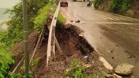 उत्तराखंड में बारिश से आफत: मसूरी-देहरादून मार्ग पर भू-धंसाव, थराली-देवाल रोड पर चट्टान खिसकी; 50 से अधिक वाहन फंसे उत्तराखंड में बारिश से आफत: मसूरी-देहरादून मार्ग पर भू-धंसाव, थराली-देवाल रोड पर चट्टान खिसकी; 50 से अधिक वाहन फंसे