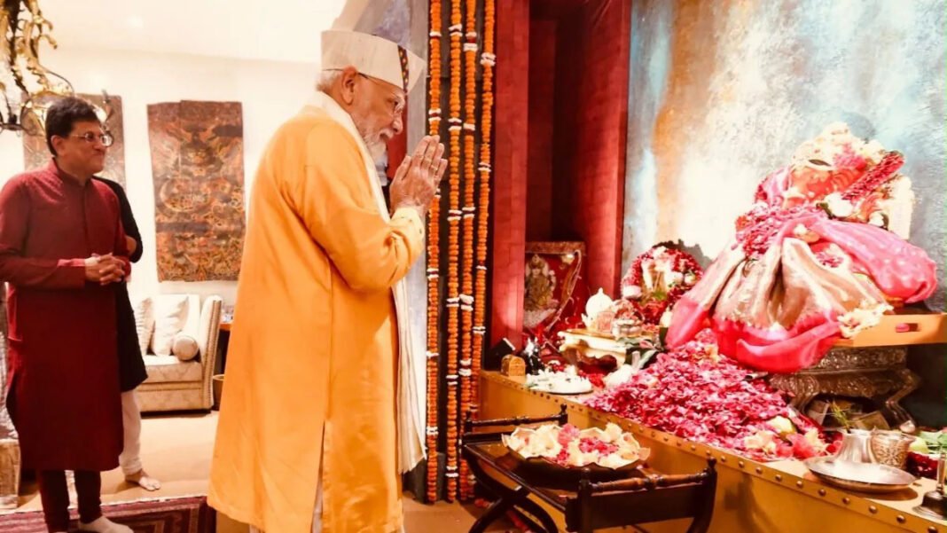 गणेश चतुर्थी पर पीयूष गोयल के घर पहुंचे पीएम मोदी और उपराष्ट्रपति, बप्पा के किए दर्शन गणेश चतुर्थी पर पीयूष गोयल के घर पहुंचे पीएम मोदी और उपराष्ट्रपति, बप्पा के किए दर्शन