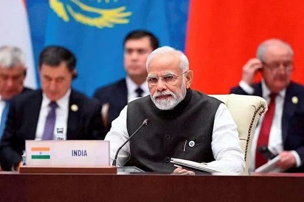 SCO में PM मोदी का आतंकवाद पर कड़ा संदेश, शहबाज शरीफ की मौजूदगी में बोले- आतंकवाद किसी की रणनीतिक संपत्ति नहीं SCO में PM मोदी का आतंकवाद पर कड़ा संदेश, शहबाज शरीफ की मौजूदगी में बोले- आतंकवाद किसी की रणनीतिक संपत्ति नहीं