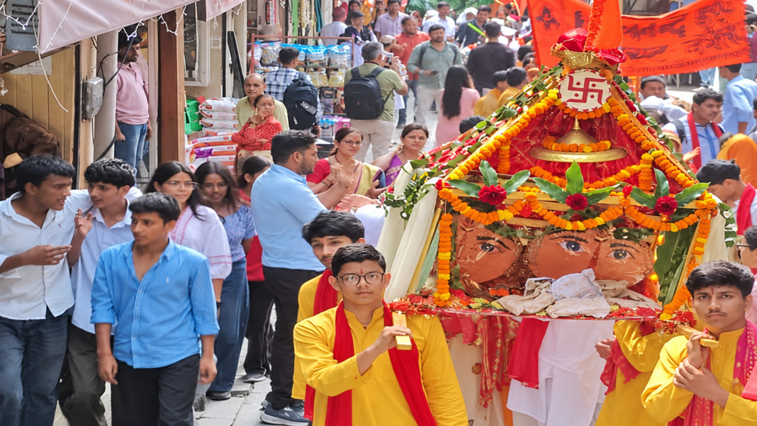 जयकारों से गूंजा अल्मोड़ा, मां नंदा देवी के ऐतिहासिक मेले का भव्य शुभारंभ जयकारों से गूंजा अल्मोड़ा, मां नंदा देवी के ऐतिहासिक मेले का भव्य शुभारंभ