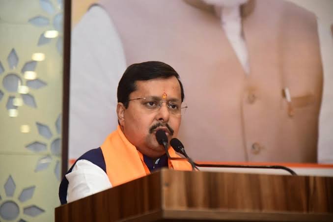 दलित बूथ अध्यक्ष के घर नाश्ता कर नितिन नवीन ने दिया सामाजिक समरसता का संदेश दलित बूथ अध्यक्ष के घर नाश्ता कर नितिन नवीन ने दिया सामाजिक समरसता का संदेश