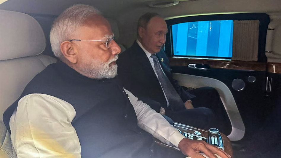 मोदी-पुतिन की ‘कार डिप्लोमेसी’ से दुनिया को संदेश, बोले- युद्ध से पीछे हटकर शांति की ओर बढ़ना जरूरी मोदी-पुतिन की ‘कार डिप्लोमेसी’ से दुनिया को संदेश, बोले- युद्ध से पीछे हटकर शांति की ओर बढ़ना जरूरी