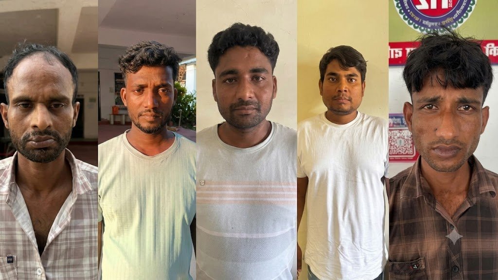 छत्तीसगढ़ से चोरी हुए 132 मोबाइल बांग्लादेश में बेचे, पांच आरोपी गिरफ्तार; चार की तलाश जारी छत्तीसगढ़ से चोरी हुए 132 मोबाइल बांग्लादेश में बेचे, पांच आरोपी गिरफ्तार; चार की तलाश जारी