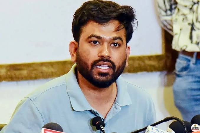 दिवाली तक आंदोलन पर ब्रेक, अभिजीत दीपके की समर्थकों से अपील—परिवार के साथ बिताएं त्योहार दिवाली तक आंदोलन पर ब्रेक, अभिजीत दीपके की समर्थकों से अपील—परिवार के साथ बिताएं त्योहार