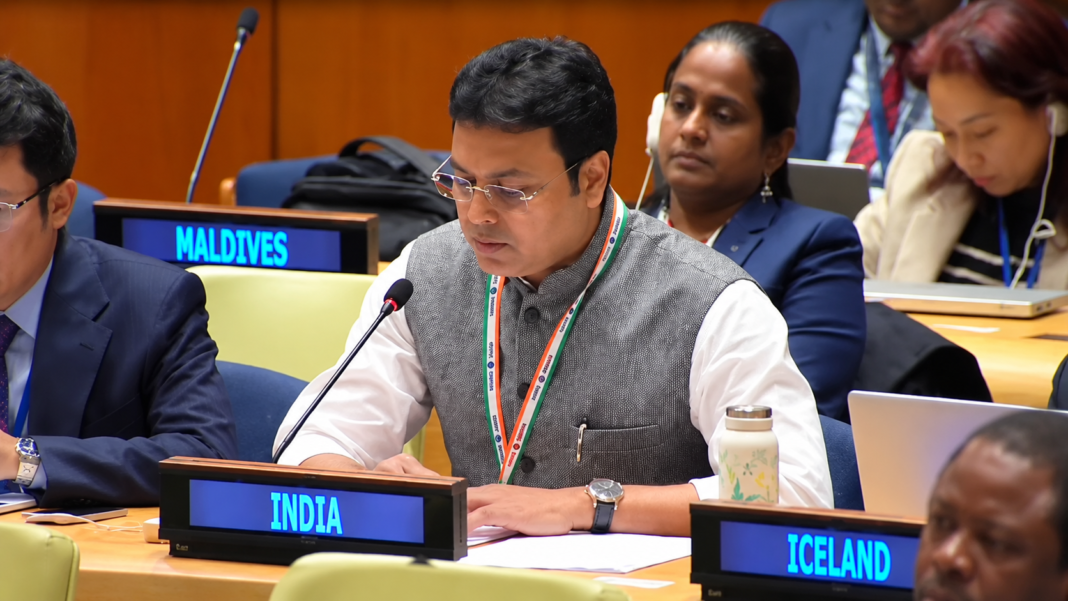 संयुक्त राष्ट्र में OIC पर भारत का पलटवार, कहा- आतंकवाद के पीड़ित और अपराधी में फर्क करना सीखे संगठन संयुक्त राष्ट्र में OIC पर भारत का पलटवार, कहा- आतंकवाद के पीड़ित और अपराधी में फर्क करना सीखे संगठन