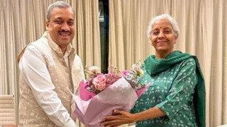 भारत-सिंगापुर के निवेश संबंधों को मजबूती देंगी निर्मला सीतारमण, तीन दिवसीय दौरे पर पहुंचीं वित्त मंत्री भारत-सिंगापुर के निवेश संबंधों को मजबूती देंगी निर्मला सीतारमण, तीन दिवसीय दौरे पर पहुंचीं वित्त मंत्री