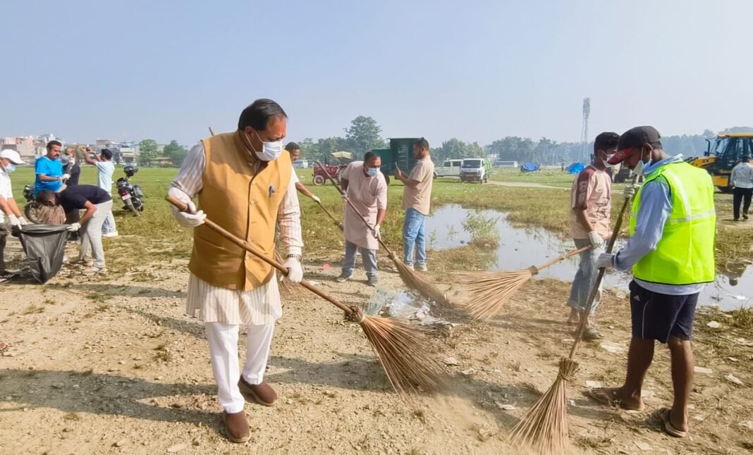 स्वच्छता और पर्यावरण संरक्षण के संदेश के साथ चला विशेष अभियान, सब्जी मंडी में जूट के थैले वितरित स्वच्छता और पर्यावरण संरक्षण के संदेश के साथ चला विशेष अभियान, सब्जी मंडी में जूट के थैले वितरित