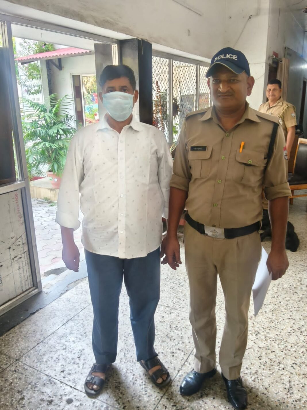 इलाज के नाम पर मौत! मीनाक्षी की जान गई, नईम पहलवान गिरफ्तार इलाज के नाम पर मौत! मीनाक्षी की जान गई, नईम पहलवान गिरफ्तार