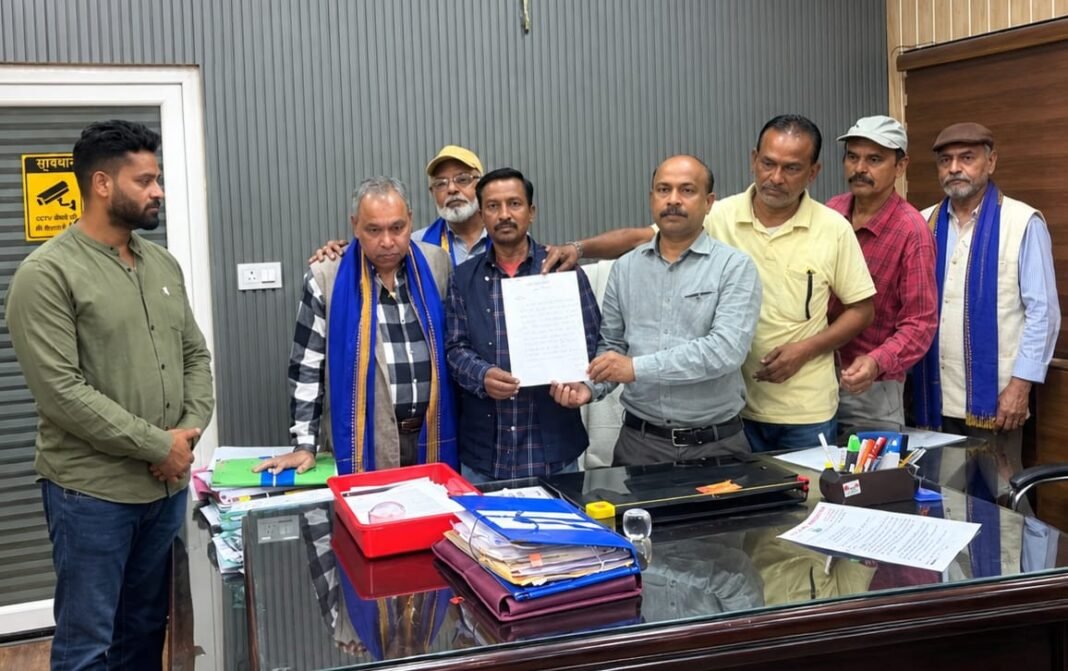 15 अक्टूबर की डेडलाइन बीती, 21 तक सड़कें नहीं बनीं! 15 अक्टूबर की डेडलाइन बीती, 21 तक सड़कें नहीं बनीं!