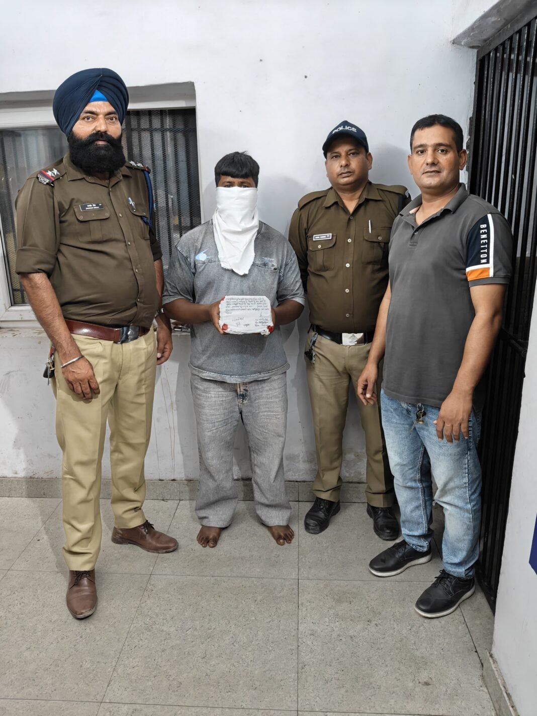 बनभूलपुरा में पुलिस का शिकंजा, 8.89 ग्राम स्मैक के साथ तस्कर गिरफ्तार बनभूलपुरा में पुलिस का शिकंजा, 8.89 ग्राम स्मैक के साथ तस्कर गिरफ्तार